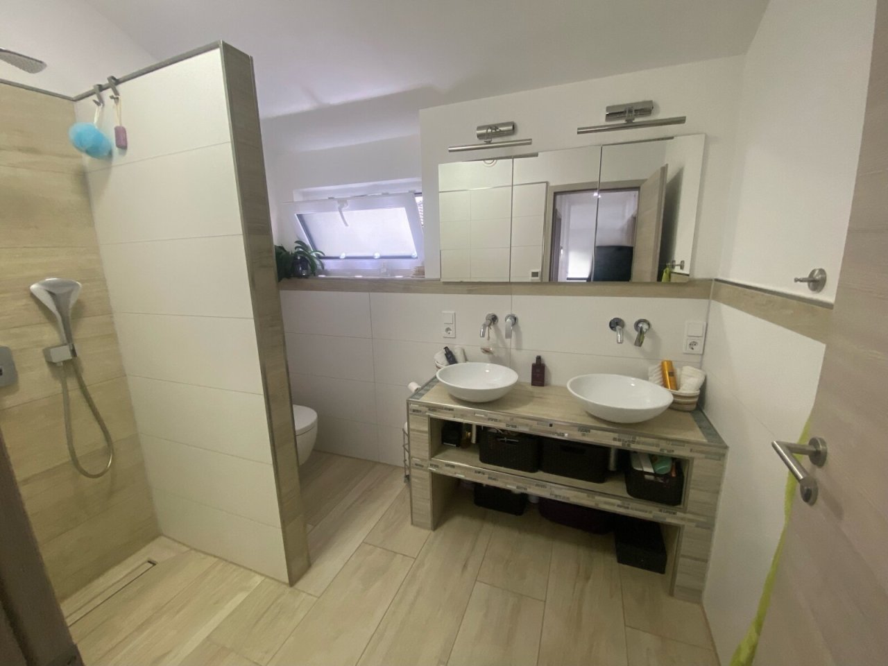 Bad mit Dusche Bad mit Dusche